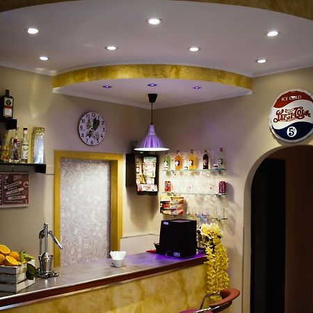نابولي Mercury Home Room&Breakfast المظهر الخارجي الصورة