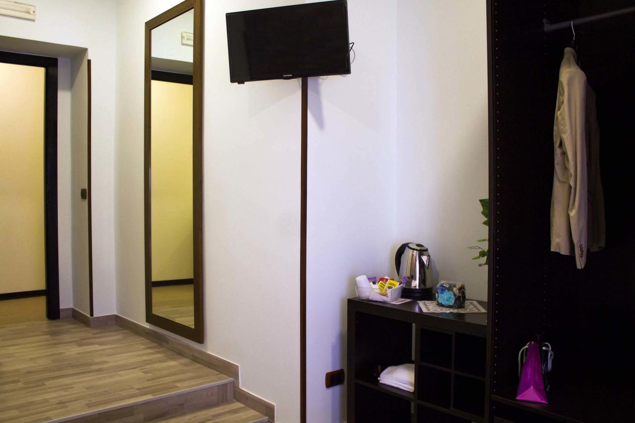 نابولي Mercury Home Room&Breakfast المظهر الخارجي الصورة