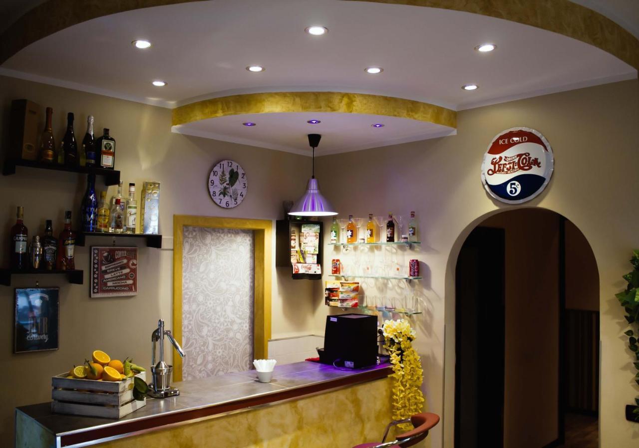 نابولي Mercury Home Room&Breakfast المظهر الخارجي الصورة